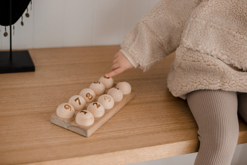 WOODEN NUMBER EGGS WITH STAND